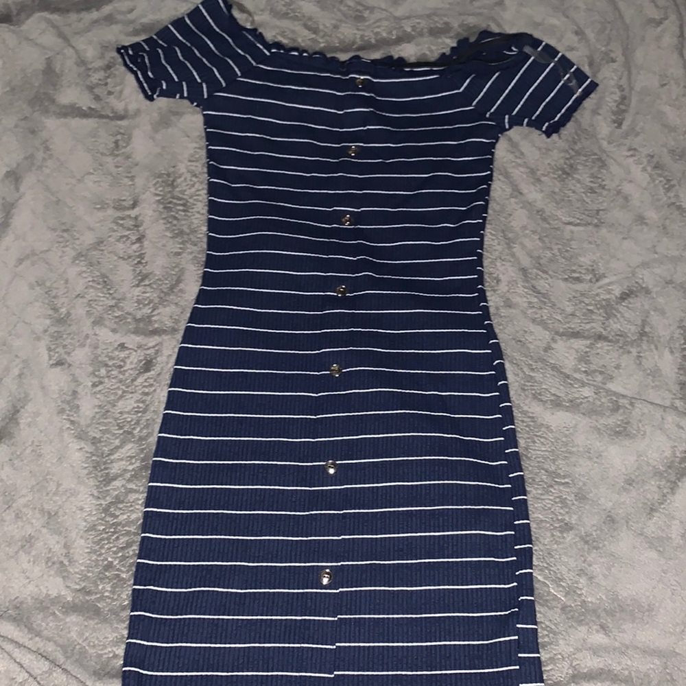 off the shoulder striped dress size:S